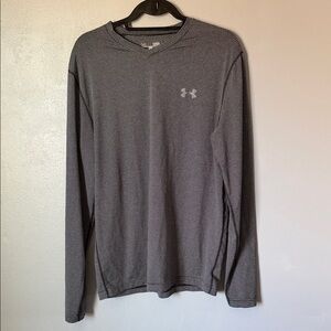Under Armour Men’s Cold Gear V-neck
Long Sleeve Striped Shirt Size Large